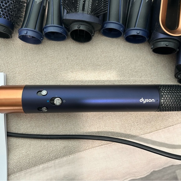 Dyson Hair Airwrap Styler Kit in Navy and Copper - Picture 8 of 9